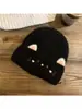 Venta al por mayor y dropshipping transfronterizo de gorros de punto de talla grande, con opciones de logotipo personalizado, que presentan lindos diseños de gatos y ofrecen protección a prueba de viento