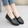 Zapatos de cuero transpirables calados de verano para mediana edad y ancianos, zapatos con agujeros de suela suave cómodos para mujer, antideslizantes, para mamá de 40-50 años, zapatos viejos