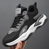 Novos sapatos masculinos de primavera e outono: tênis atléticos de malha respirável, modernos e versáteis, com solas grossas, adequados para uso casual, corrida e como estilosos "dad shoes"