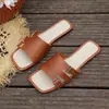 Chanclas de Verano Europeas y Americanas Transfronterizas de Una Tira para Mujer 2026 Suela Plana Retro Sandalias de Cuero con Hebilla de Punta Abierta para Playa