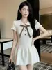 Vestido de punto pequeño estilo Chanel con cuello en V y cinturón para mujer, verano, petite, lazo, elegante, ajustado, falda corta