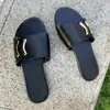 Sandálias Baixas Plus Size de Comércio Exterior Femininas Verão 2026 Novas Sandálias Casuais de Luxo com Fivela de Metal Francesa Femininas