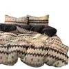 Conjunto de cama de quatro peças em gaze de camada dupla estilo nórdico, adequado para dormitórios estudantis, camas de solteiro ou casal, incluindo uma capa de edredom e um lençol de cama, e pode ser usado em todas as quatro estações