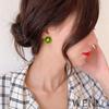 Pendientes de margaritas de estilo nuevo 2020, elegantes, sencillos, con contraste de colores, bonitos y frescos, con forma de corazón para niña, sin agujeros para las orejas.