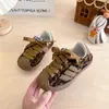 Zapatos de concha con estampado de leopardo para niños, colección otoño 2026, zapatillas de estilo nuevo para niños, de cuero genuino moderno, zapatillas de entrenamiento ligeras alemanas para niñas, estilo coreano