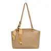 Bolso Tote de Hombro de Seda Casual y Elegante de Gran Capacidad Estilo Vintage para Mujer, Adecuado para el Viaje al Trabajo y el Trabajo, con un Toque de Moda Europeo y Americano