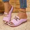 Sandalias de cuña de plataforma gruesa para mujer de comercio exterior 2025 nuevas transfronterizas de talla grande casuales a la moda simples con hebilla metálica y puntera descubierta