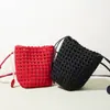 Bolso Cubo con Letras Frescas y Dulces, Estilo de Nicho, Bolso de Hombro Único, Diseño Tejido, Bolso de Axila Estilo 2026, Clásico y de Alta Gama