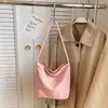 Bolso Cubo de Nylon Bordado de Poni de Gama Alta Modelo Nuevo 2026 Color Sólido Simple Versátil Bolso de Hombro de Verano Moderno