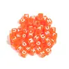 100/paquete acrílico color transparente monocolor cuadrado letra inglesa diy pulsera colgante accesorios al por mayor
