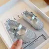 Sapatos de Couro Infantis 2026 Outono Novo Estilo Menina Bebê Criança Princesa Strass Sapatos Individuais Sapatos de Couro Sapatos de Dança Performance