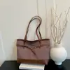 Bolso tote monograma vintage aprobado por influencers con correa decorativa de cuero, simple y versátil para viajes y almacenamiento