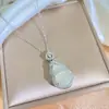 Collar de titanio con colgante de calabaza exquisito estilo Xiaohongshu para mujer, cadena para la clavícula versátil y de moda con circonita, joyería con sensación de lujo ligero