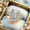 Anillo de Estilo de Corte Elegante de Lujo Ligero para Mujer Venta Directa de Fábrica Joyería Más Vendida Anillo Cuadrado Geométrico Banda Clásica