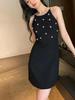 Vestido Negro Estilo Chanel con Tirantes Finos, de Aspecto de Lujo, Adornado con Pedrería, Exudando un Aire de Socialité, Pequeño Vestido Negro Meticulosamente Confeccionado, Vestido tipo camiseta, Verano Cuello Redondo