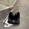 Bolsa tote de pelúcia da moda outono e inverno estilo coreano transfronteiriça para mulheres, nova bolsa de ombro elegante de grande capacidade, bolsa de ombro para o dia a dia