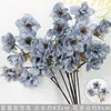 Flores artificiales Azul Niebla Salón de Bodas Flores de Seda Arreglo Floral de Boda Peonía Azul Rosa Abanico de Niebla Palma