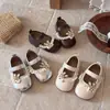 Zapatos de Princesa de Cuero para Niñas, Nuevo Modelo Primavera y Otoño, Suela Suave, Antideslizantes, Velcro, Zapatos para Caminar para Niños Pequeños con Encaje y Decoración de Orejas de Conejo