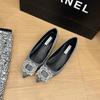 Sapatos de Bico Fino Francês para o Dia a Dia Feminino 2025 Primavera & Outono Novo Estilo Boca Rasa Versátil Fivelas Quadradas com Strass Sapatilhas Elegantes Sapatos de Bico Baixo