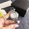 Reloj de Pulsera de Cuarzo Impermeable para Mujer Geneva Watch Nudo Pavimentado con Pedrería Bisel Dorado Versátil Femenino Lujo Ligero Comercio Exterior