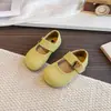 Sapatos de couro trançado vazado estilo coreano para meninas 2026 primavera-verão novos sapatos princesa de sola macia respiráveis sapatos casuais versáteis para crianças