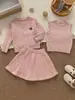 Conjunto de Otoño e Invierno Hecho a Medida para Niñas, Algodón Puro Grado A, Nuevo Modelo 2026, Conjunto de Tres Piezas de Cárdigan, Chaleco y Falda para Bebés y Niños Pequeños de 1 a 3 Años