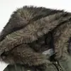 Chaqueta bomber de invierno para hombre con cuello y capucha de pelo sintético, con un diseño europeo y americano de moda con detalles de anillos metálicos
