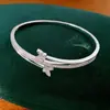 Pulsera de Mariposa de Doble Capa con Cierre de Pedrería Pulsera Versátil de Moda para el Día a Día Sensación de Lujo Ligero Nicho de Gama Alta Joyería para Manos Venta al por Mayor