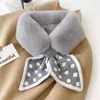 Cachecol Feminino para Outono e Inverno, Aquecedor de Pescoço Versátil, Gola de Tecido com Bolinhas Cruzadas de Pele de Coelho Sintética, Estilo Coreano Moderno e Quente