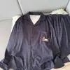 Pijama de terciopelo sintético para hombre para otoño e invierno, cárdigan simple casual de terciopelo fino, conjunto de ropa de casa cálida de manga larga y pantalón largo