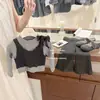 Conjunto de Dos Piezas Falso para Niñas Primavera y Otoño 2026 Nuevo Conjunto de Dos Piezas con Pantalones Acampanados y Camiseta de Base de Lunares para Niños Bebé