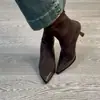 Botas de Tacón Fino con Punta Aguda Versátiles para Otoño e Invierno 2026 Color Marrón Botas de Ante Elástico Modernas Botas de Tacón Alto Estilo Retro