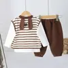 Conjunto de 3 Peças para Crianças: Colete Listrado Bordado com Cachorro de Desenho Animado para Primavera e Outono, Camiseta de Manga Longa, Calça Jogger