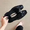 Primer Encuentro: Zapatos Negros Minimalistas Huecos Bajos sin Cordones para Mujer, Nuevos Zapatos Pequeños de Cuero Versátiles para el Verano y el Trayecto al Trabajo