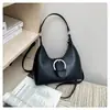 A bolsa de axila grande e popular deste ano para mulheres 2026 Primavera Novo Estilo Simples Tendência Fashion Elegante Bolsa de Ombro Único Transversal