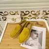 Sapatos Loafer Lp de Alta Qualidade 2026 Novo Modelo Camurça Slip-On Sapatos Casuais Cor Doce Estilo Casal Sapatos Pequenos de Couro