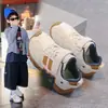 Tênis Esportivo Macio com Velcro para Crianças 2026 Primavera para Meninos e Meninas, Biqueira Anti-Impacto, Sem Cadarço, para Caminhada ao Ar Livre e Acampamento