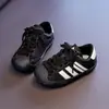 Tenis blancos para niños con puntera en forma de concha, versátiles y modernos, colección primavera/otoño 2026, zapatillas deportivas unisex con suelas suaves, zapatos casuales
