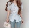 Camisa de Verão Elegante Estilo Maduro Leve Design de Nicho Gola V Manga Bufante Irregular Cintura Apertada Slim Fit Top para Mulheres