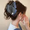 Presilha Triangular de Cetim Estilo Hepburn Feminina de Alta Qualidade 2025 Nova Presilha para Cabelo da Parte de Trás da Cabeça Presilha Grande de Tubarão para Cabelo Acessório de Cabeça