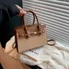 Bolsa de nicho estilosa e chique, nova coleção de verão 2026, bolsa tote minimalista de cor sólida europeia e americana da moda, bolsa transversal, bolsa elegante feminina