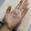 Collar de Perlas con Fragmentos de Plata y Colgante de Mariposa de Cristal Azul Super Hada para Mujer, Accesorio de Cadena para Clavícula de Lujo Ligero de Nicho de Gama Alta para Mujer