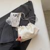 Bolso pequeño plisado popular de este año para mujer, nuevo bolso bandolera con cadena a juego retro de otoño e invierno 2023, bolso tipo cubo de moda