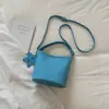 Bolso tipo cubo retro simple Shuai Mi Jia para mujer, nuevo bolso de moda para el hombro o cruzado de principios de otoño de 2026, bolso casual para el día a día