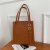 Transfronteiriço 2024 Novo Estilo Bolsa Feminina de Couro Macio Fashionável Combina com Tudo Bolsa Tote Portátil de Grande Capacidade Retrô para Trabalho Bolsa de Ombro