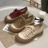 Otoño 2026 Nuevos Zapatos Blancos de Suela Gruesa para Mujer Versátiles Casuales Zapatos de Tabla Moda Retro Zapatos de Dedo Gordo Zapatos de Tabla Transpirables