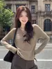 Camiseta chique de manga comprida com meia-gola cáqui estilo coreano para mulheres, look super quente para o início do outono, nicho, não vai destoar