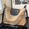 Bolsa de Ombro Feminina 2025 Nova Suede Maillard Grande Capacidade Uma Alça Transversal Corrente Balde Bolsa Grande
