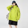 Liquidação: Novos estilos de primavera e outono de jaquetas corta-vento e impermeáveis para homens e mulheres, disponíveis como conjuntos combinando para casais, adequadas para atividades ao ar livre, com capuz e em um estilo workwear moderno.