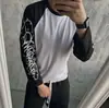 Conjunto de otoño ins de color block simple, camiseta unisex de manga larga con cuello redondo y estampado de letras, estilo nicho de corte holgado